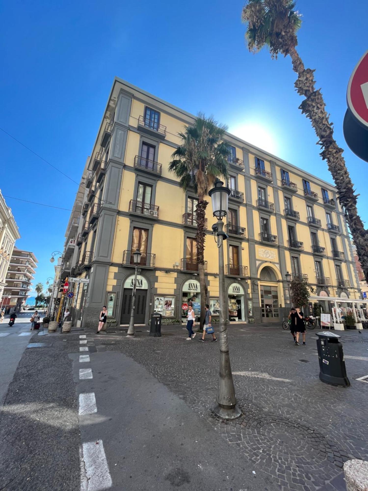 B&B Al Corso Salerno Bagian luar foto