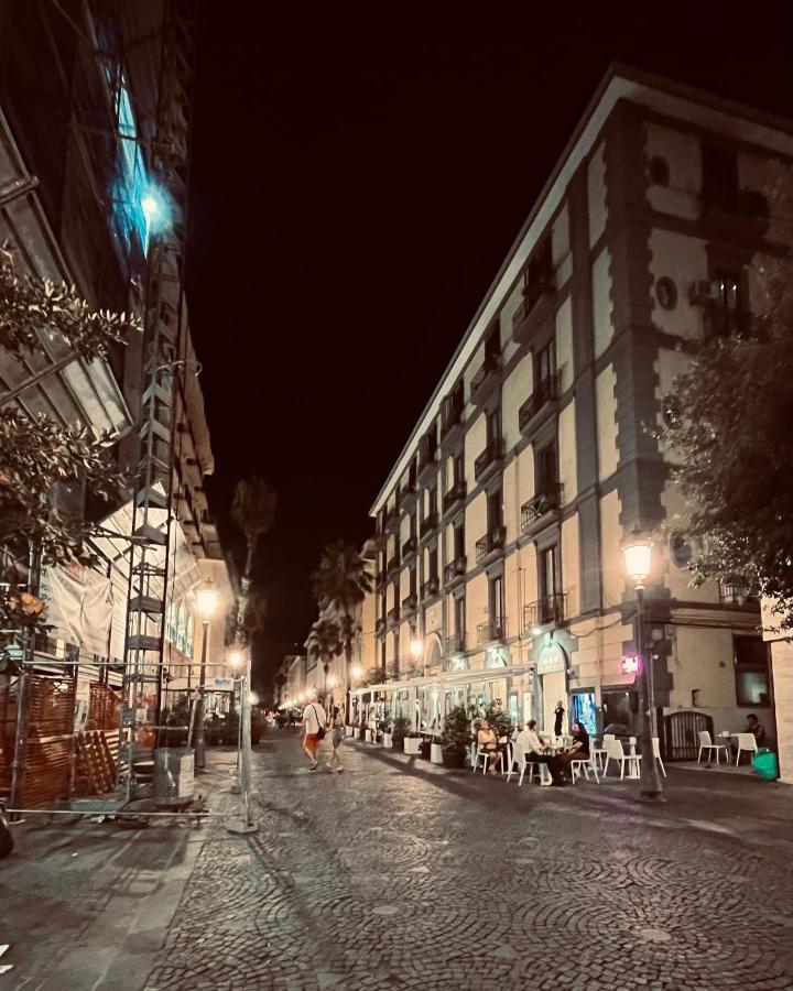 B&B Al Corso Salerno Bagian luar foto
